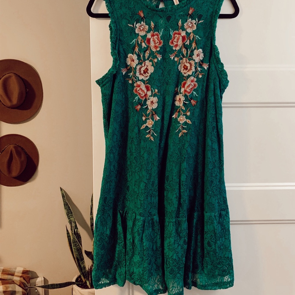 Women’s mid thigh dress